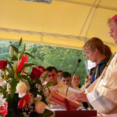 14 august: Cacica: Sfânta Liturghie pentru tineri: un gest frumos pentru Dumnezeu