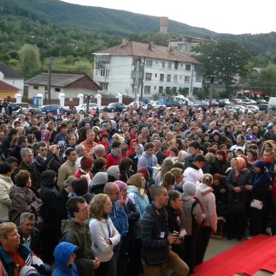 14 august: Cacica: Sfânta Liturghie pentru tineri: un gest frumos pentru Dumnezeu