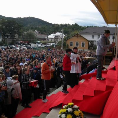 14 august: Cacica: Sfânta Liturghie pentru tineri: un gest frumos pentru Dumnezeu