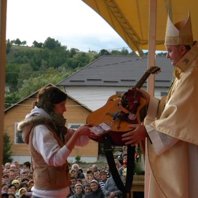 14 august: Cacica: Sfânta Liturghie pentru tineri: un gest frumos pentru Dumnezeu