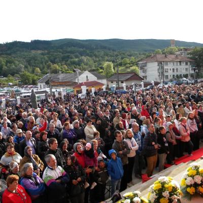 14 august: Cacica: Sfânta Liturghie pentru tineri: un gest frumos pentru Dumnezeu