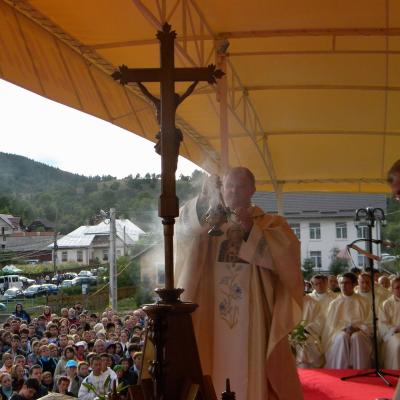 14 august: Cacica: Sfânta Liturghie pentru tineri: un gest frumos pentru Dumnezeu