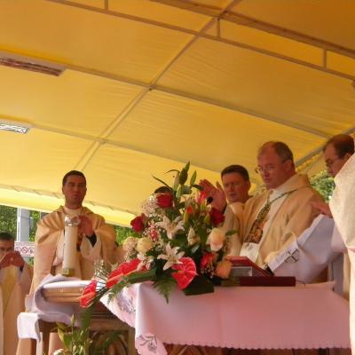 14 august: Cacica: Sfânta Liturghie pentru tineri: un gest frumos pentru Dumnezeu