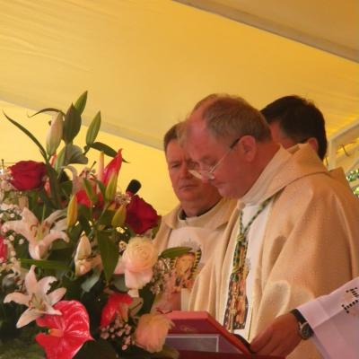 14 august: Cacica: Sfânta Liturghie pentru tineri: un gest frumos pentru Dumnezeu