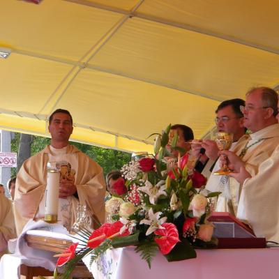 14 august: Cacica: Sfânta Liturghie pentru tineri: un gest frumos pentru Dumnezeu
