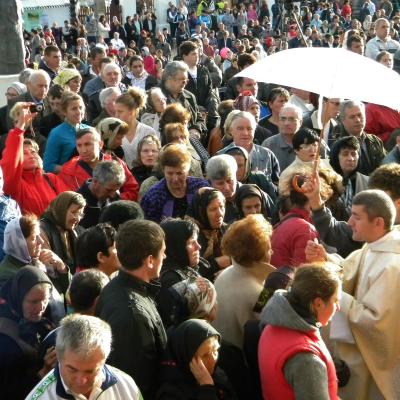 14 august: Cacica: Sfânta Liturghie pentru tineri: un gest frumos pentru Dumnezeu